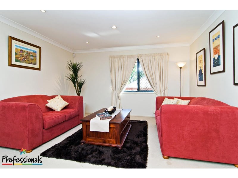 4 Alan Court, Arana Hills QLD 4054