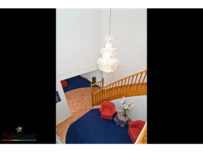 4 Alan Court, Arana Hills QLD 4054