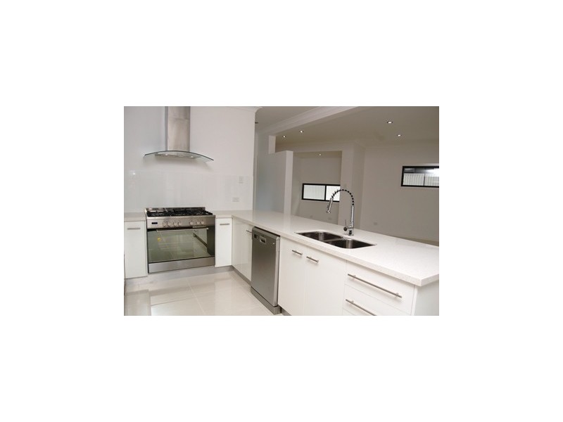 10 Amott Street, Stafford Heights QLD 4053