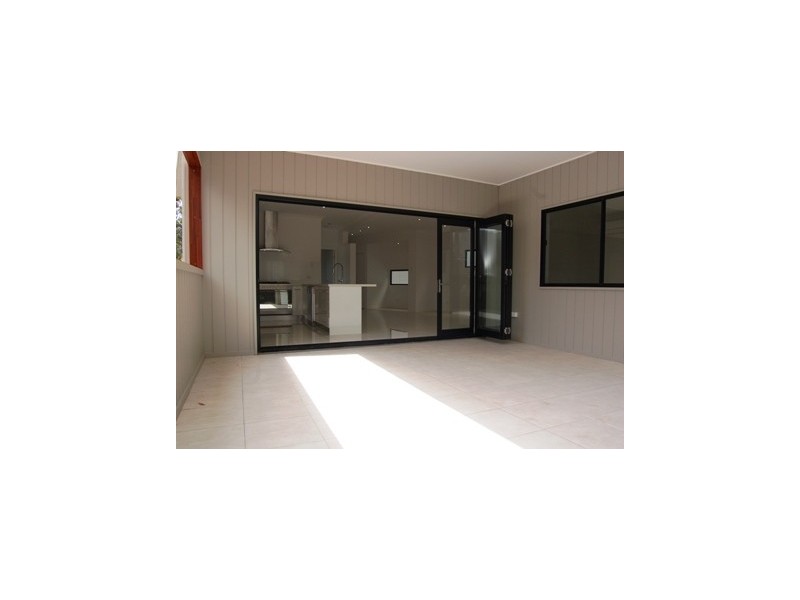 10 Amott Street, Stafford Heights QLD 4053