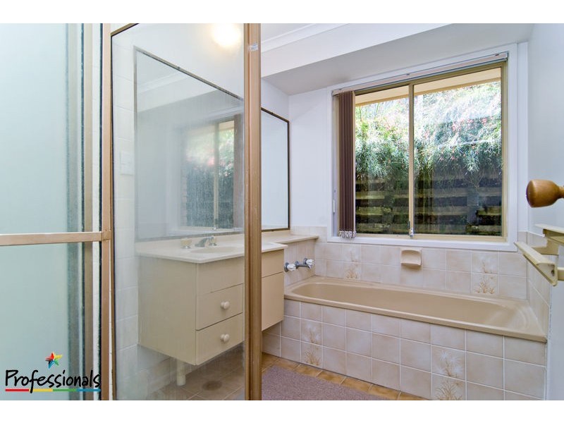 8 Karloff Drive, Stafford Heights QLD 4053