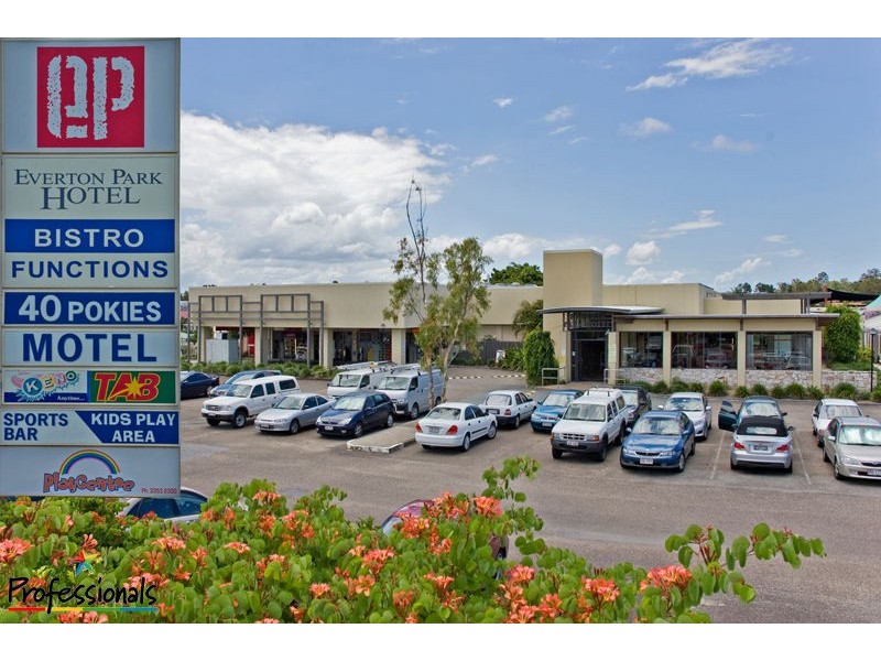 8 Karloff Drive, Stafford Heights QLD 4053