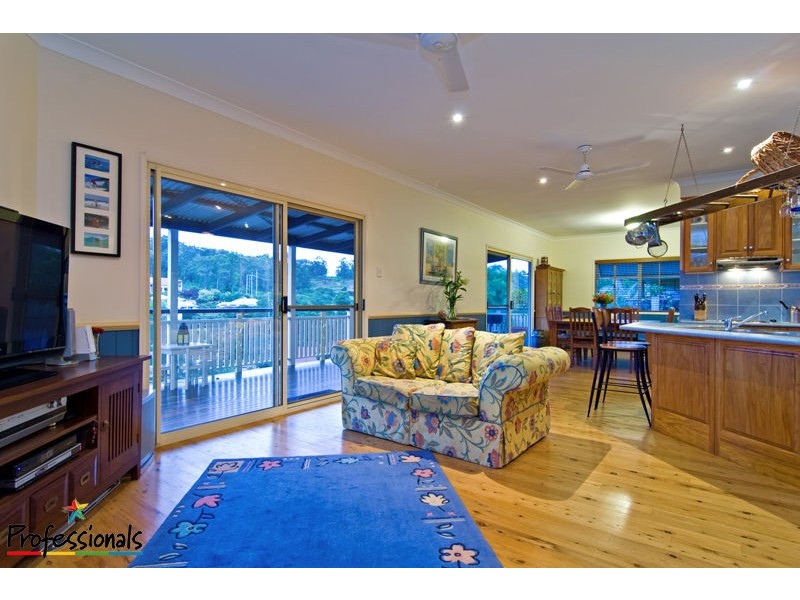 5 Bluewood Court, Ferny Hills QLD 4055