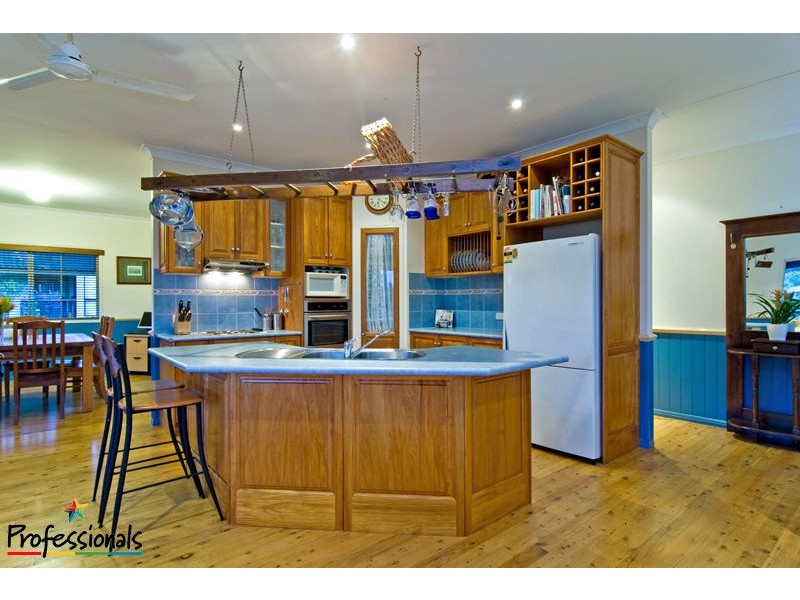 5 Bluewood Court, Ferny Hills QLD 4055