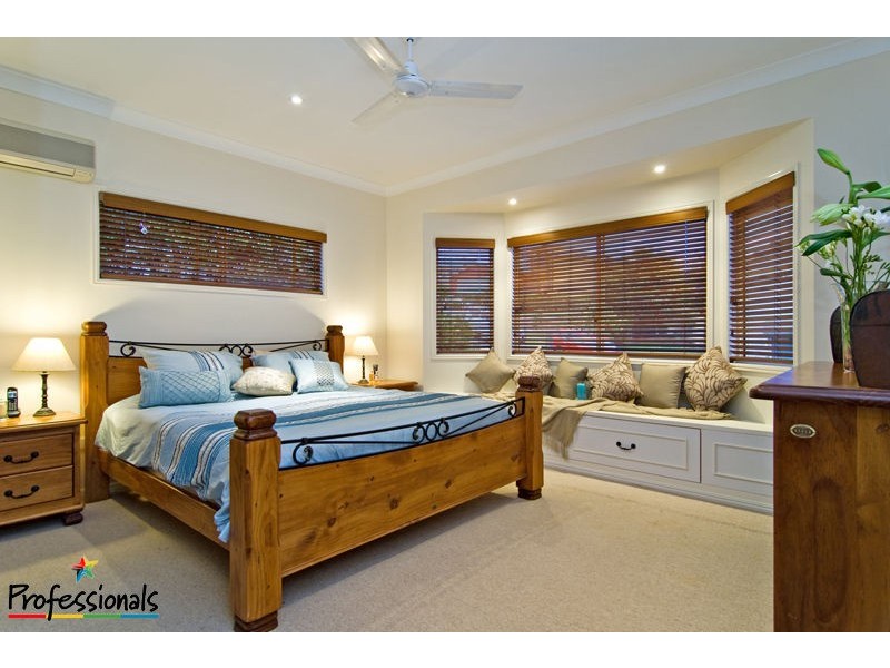 5 Bluewood Court, Ferny Hills QLD 4055