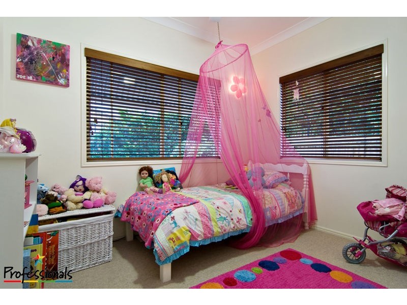 5 Bluewood Court, Ferny Hills QLD 4055