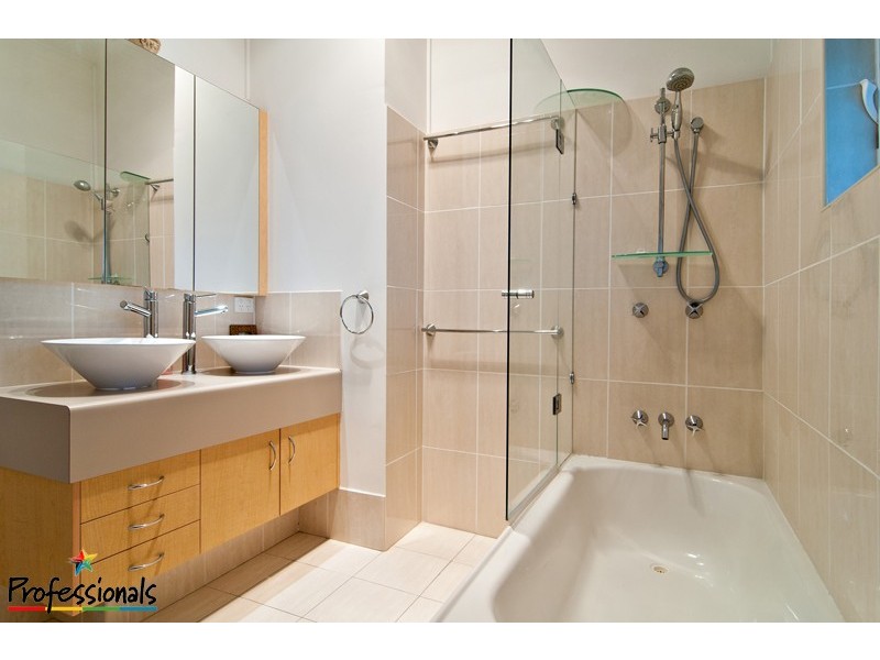 14 Lindsay Street, Ashgrove QLD 4060