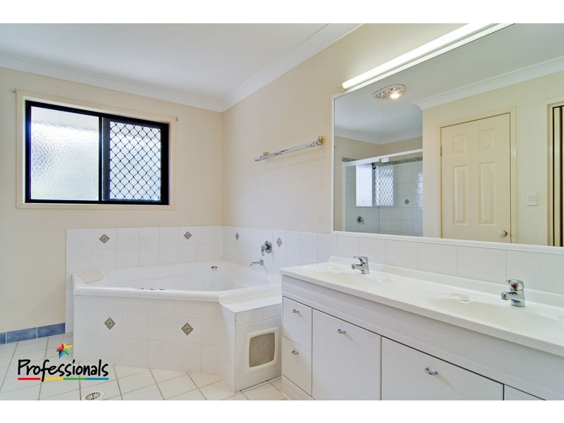 9 Coolgardie Court, Arana Hills QLD 4054