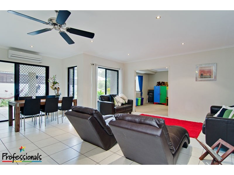 24 Quandong Crescent, Arana Hills QLD 4054