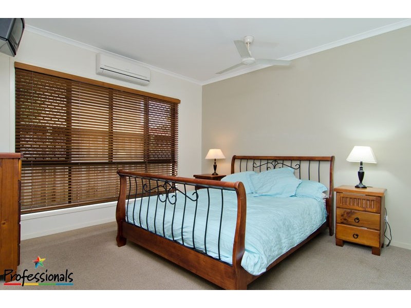 24 Quandong Crescent, Arana Hills QLD 4054