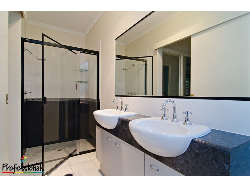 24 Quandong Crescent, Arana Hills QLD 4054