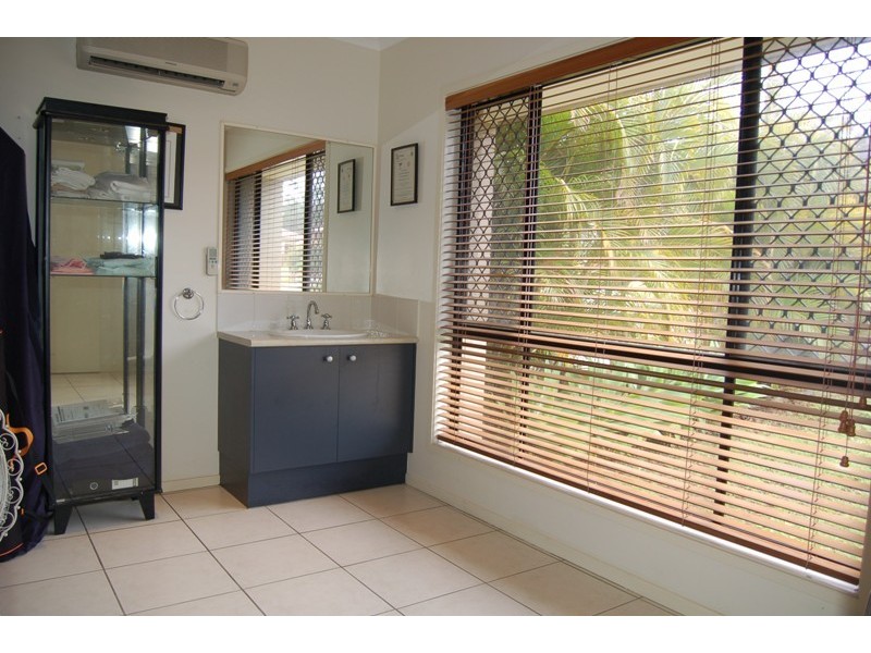 24 Quandong Crescent, Arana Hills QLD 4054