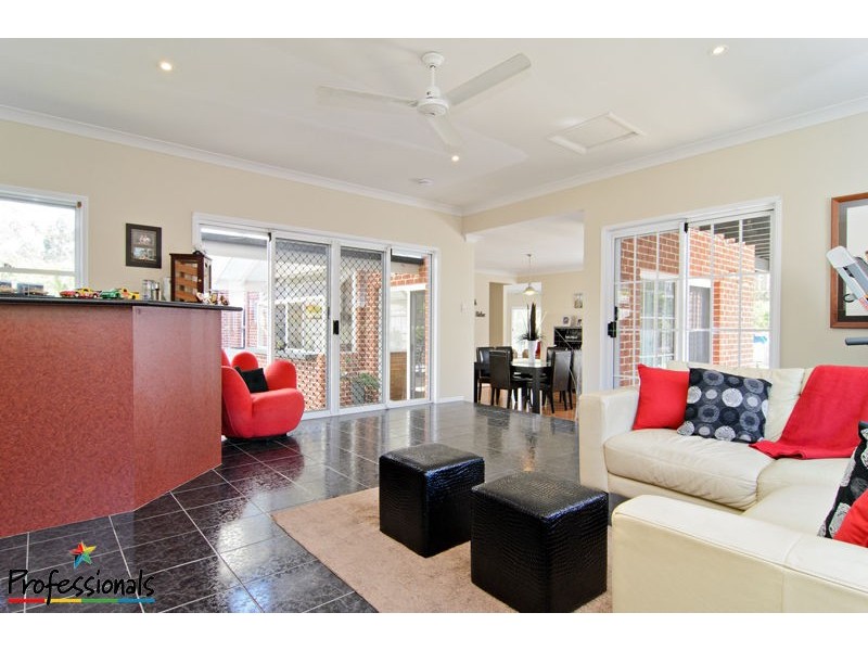 15 Stallone Circuit, Mcdowall QLD 4053