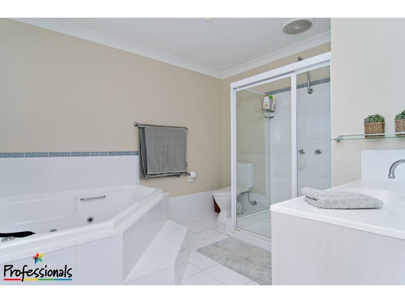 15 Stallone Circuit, Mcdowall QLD 4053