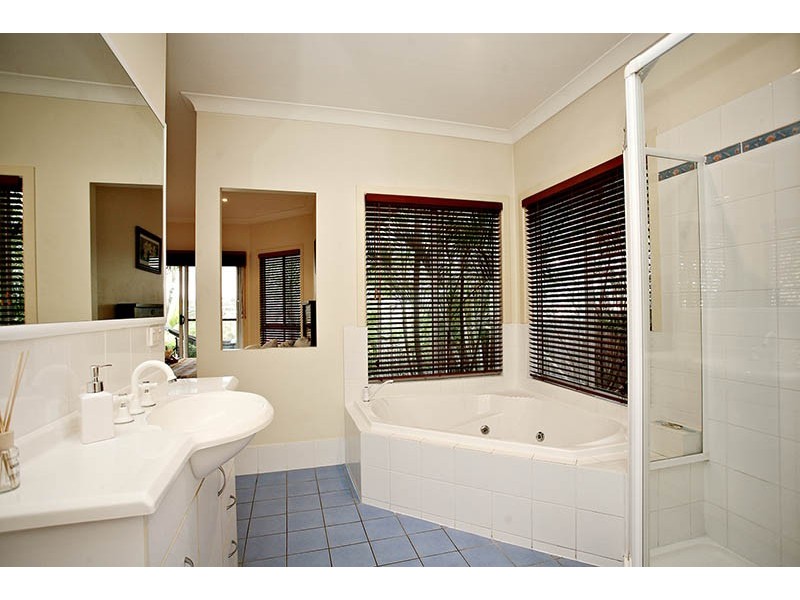 6 Laceflower Crescent, Eatons Hill QLD 4037