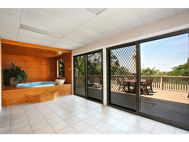 17 Pangeza Street, Stafford Heights QLD 4053