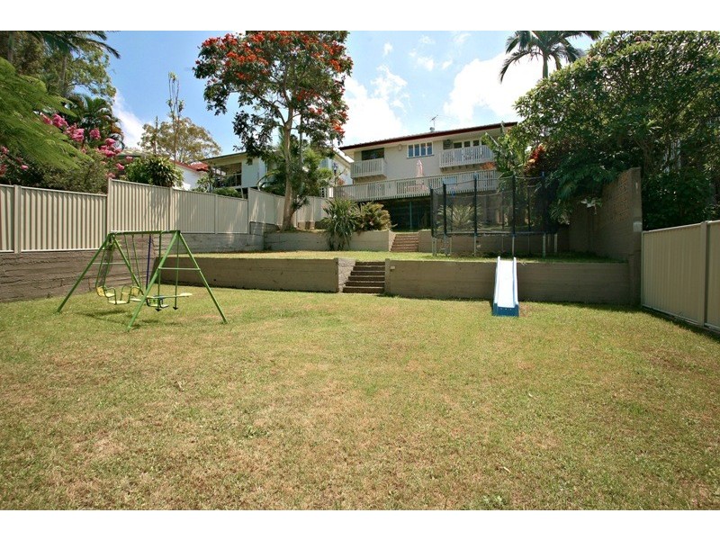 17 Pangeza Street, Stafford Heights QLD 4053