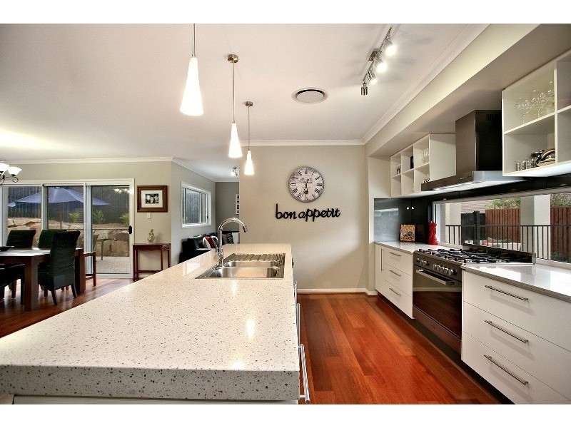 4 Eddy Court, Eatons Hill QLD 4037