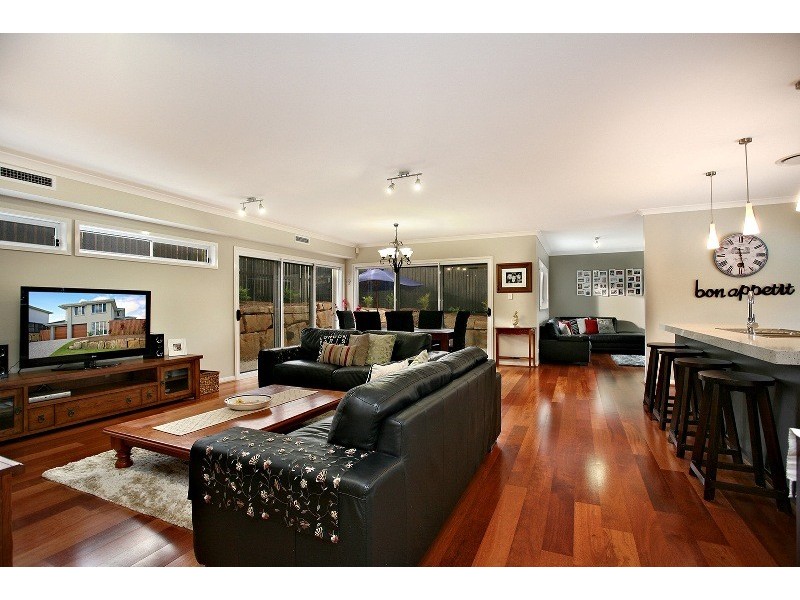 4 Eddy Court, Eatons Hill QLD 4037