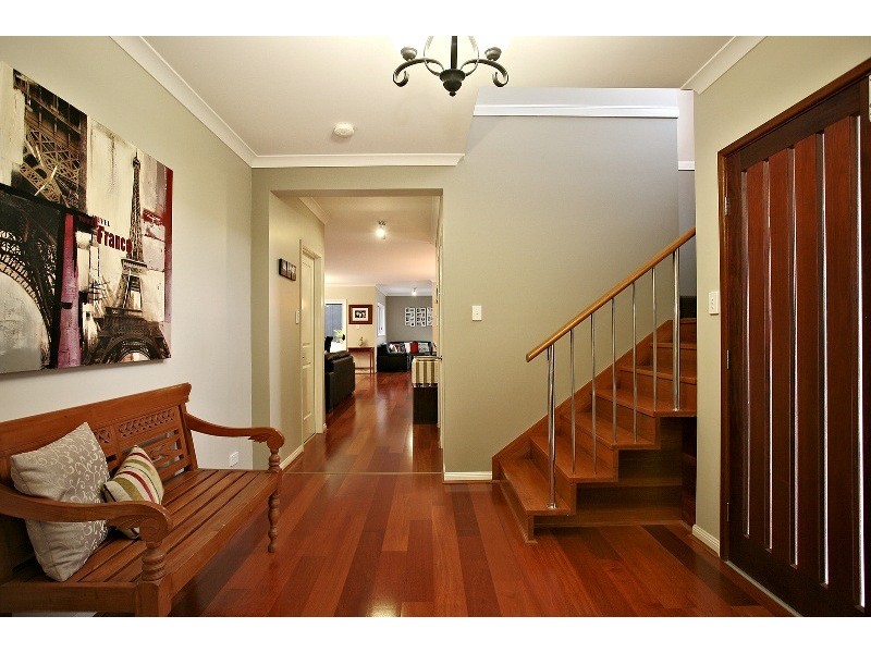 4 Eddy Court, Eatons Hill QLD 4037