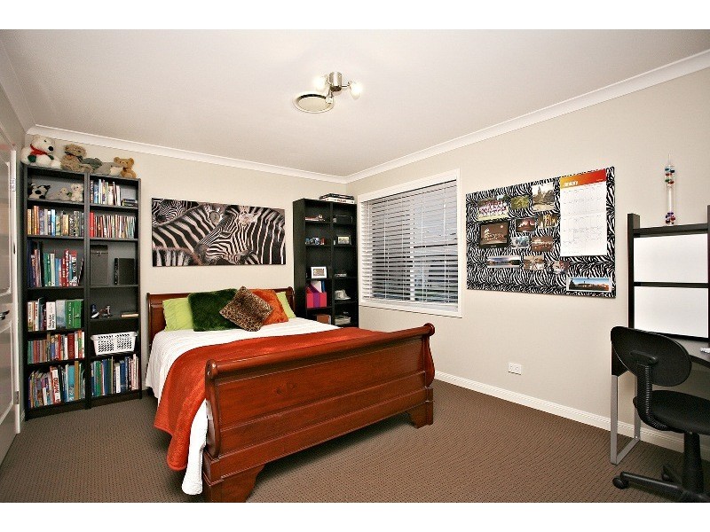 4 Eddy Court, Eatons Hill QLD 4037