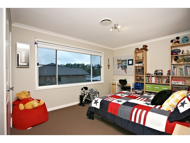 4 Eddy Court, Eatons Hill QLD 4037