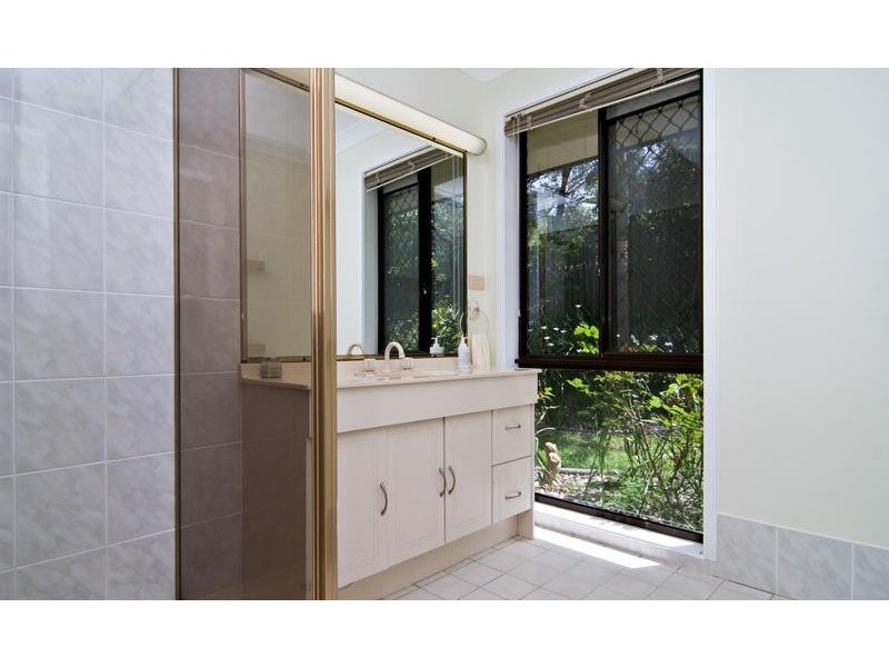 2 Lambert Court, Eatons Hill QLD 4037