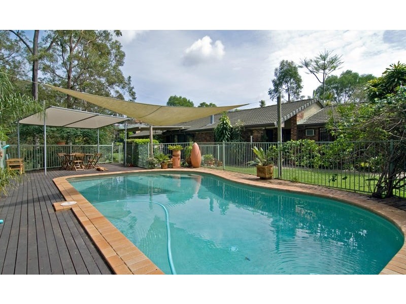 2 Lambert Court, Eatons Hill QLD 4037
