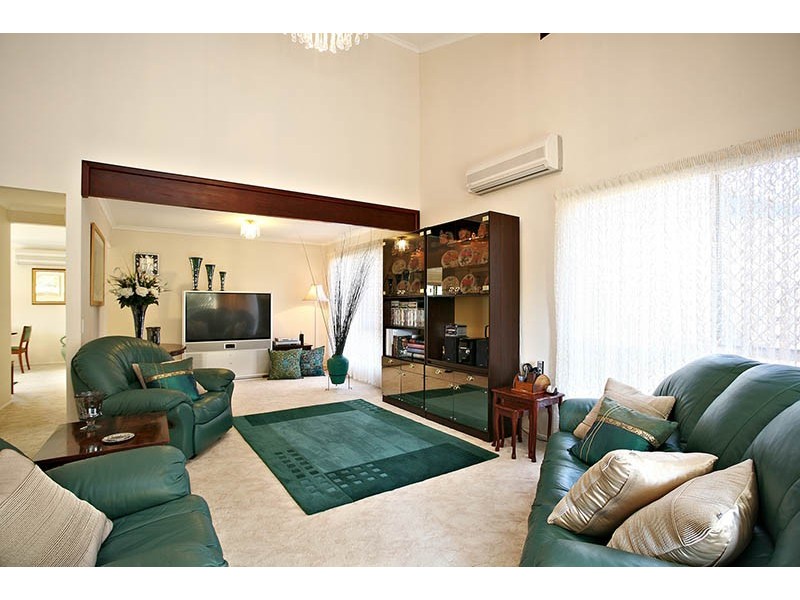 9 Dena Street, Ferny Hills QLD 4055