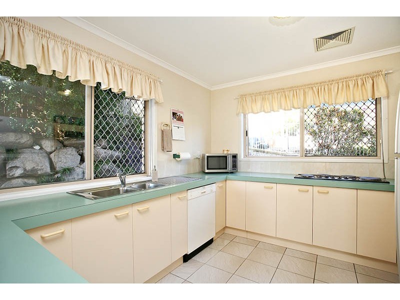 9 Dena Street, Ferny Hills QLD 4055