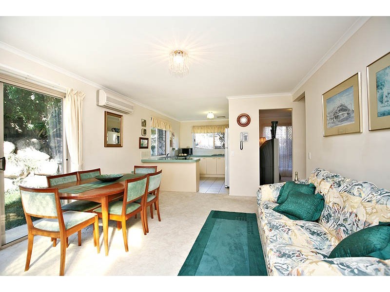 9 Dena Street, Ferny Hills QLD 4055