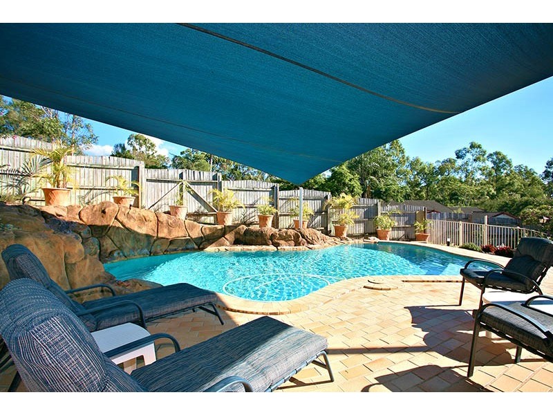 9 Dena Street, Ferny Hills QLD 4055