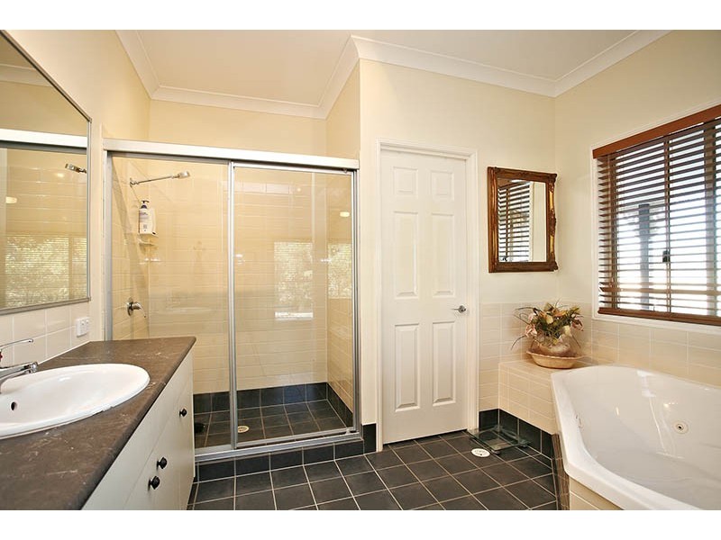 2 Brownlow Court, Cashmere QLD 4500