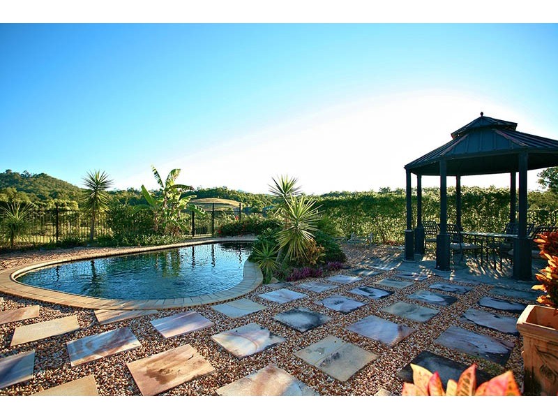 2 Brownlow Court, Cashmere QLD 4500