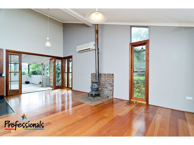 10 Irruka Crescent, Ferny Hills QLD 4055