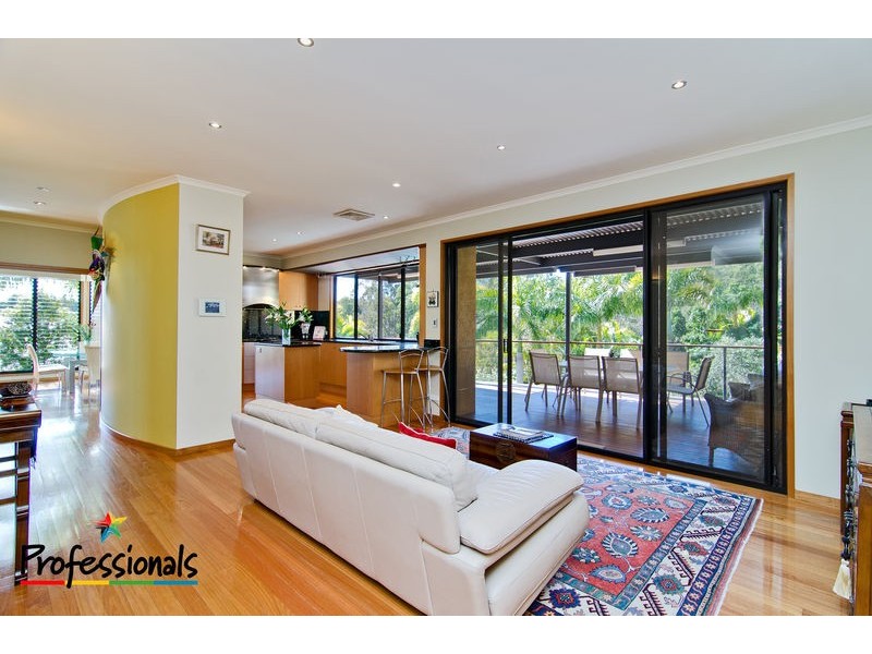 8 Bunya Lake Court, Bunya QLD 4055