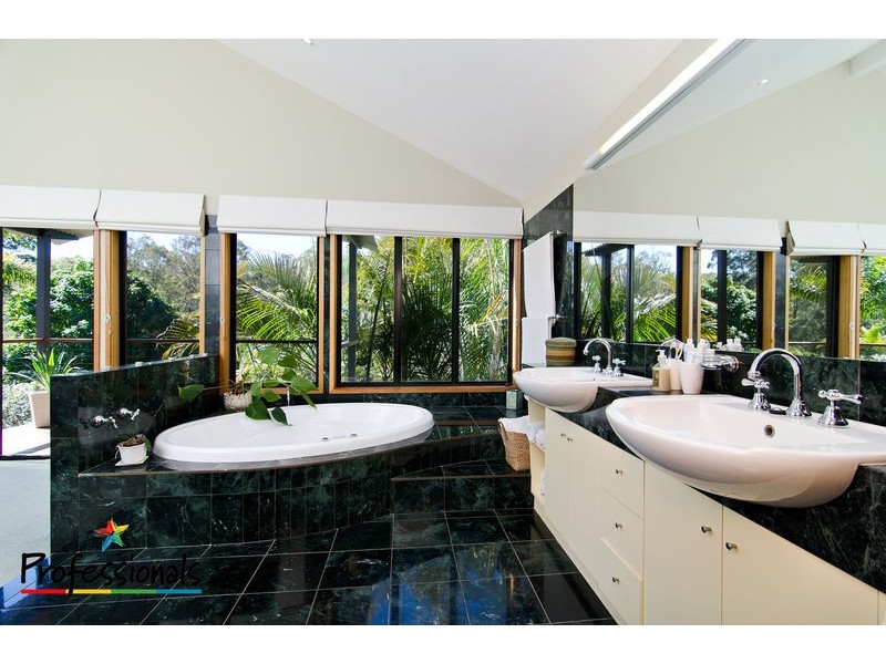 8 Bunya Lake Court, Bunya QLD 4055