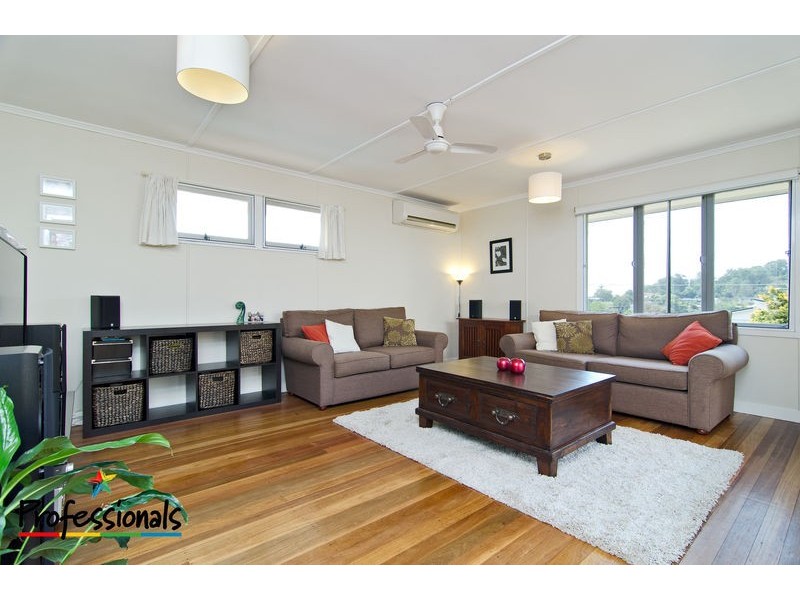 292 Kitchener Road, Stafford Heights QLD 4053