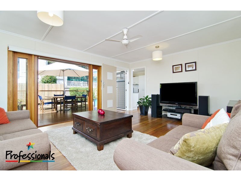 292 Kitchener Road, Stafford Heights QLD 4053