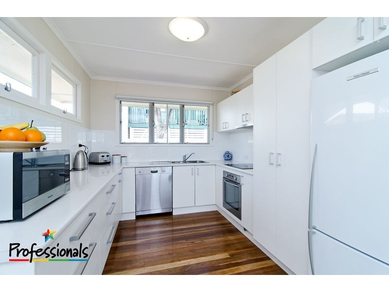 292 Kitchener Road, Stafford Heights QLD 4053