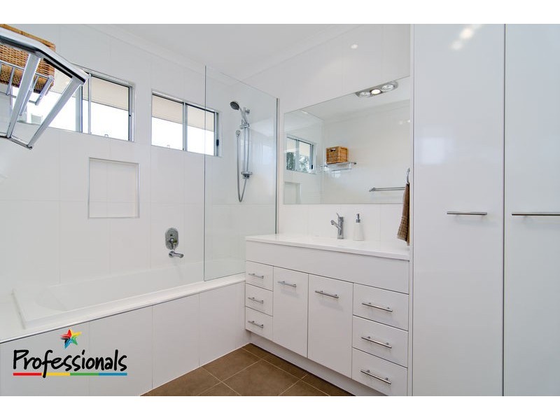 292 Kitchener Road, Stafford Heights QLD 4053