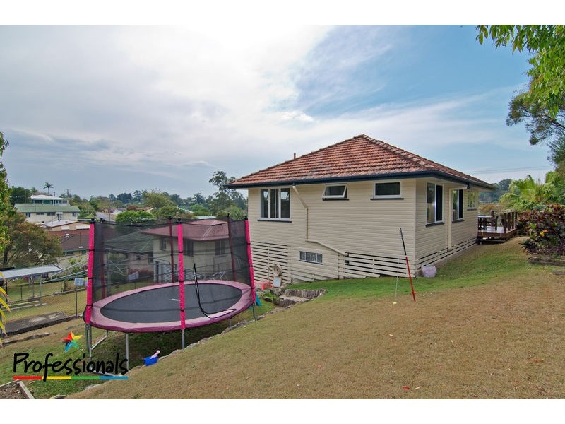 292 Kitchener Road, Stafford Heights QLD 4053