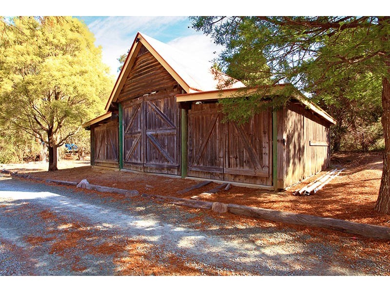 8 Greenwood Crescent, Samford Valley QLD 4520