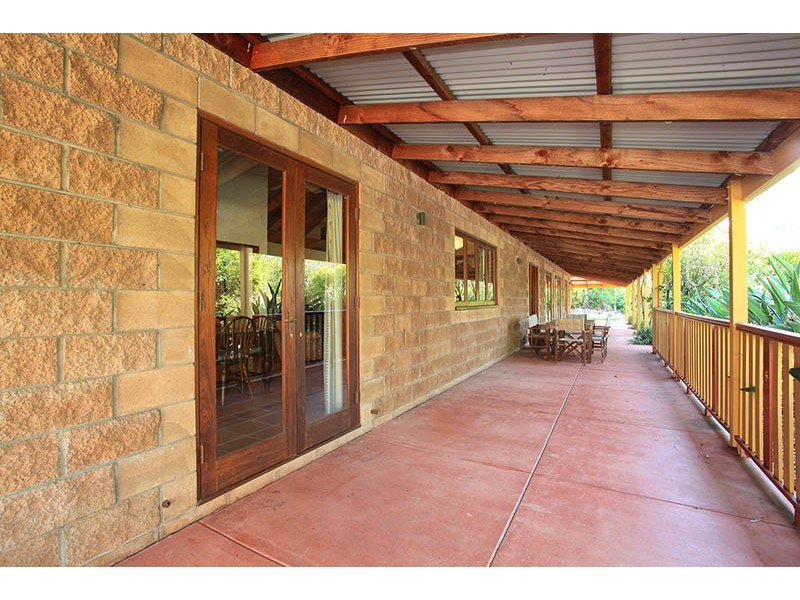 8 Greenwood Crescent, Samford Valley QLD 4520