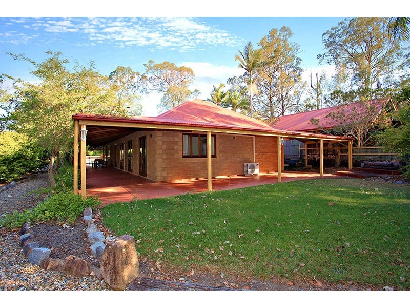 8 Greenwood Crescent, Samford Valley QLD 4520