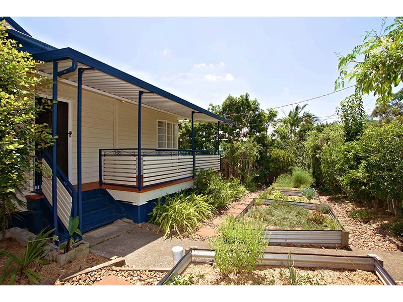 27 Byth Street, Stafford QLD 4053