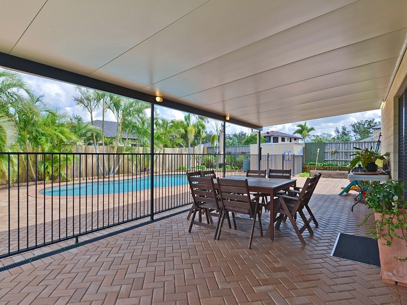 2 Hillenvale Avenue, Arana Hills QLD 4054