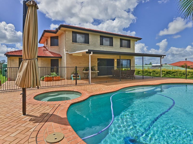 2 Hillenvale Avenue, Arana Hills QLD 4054