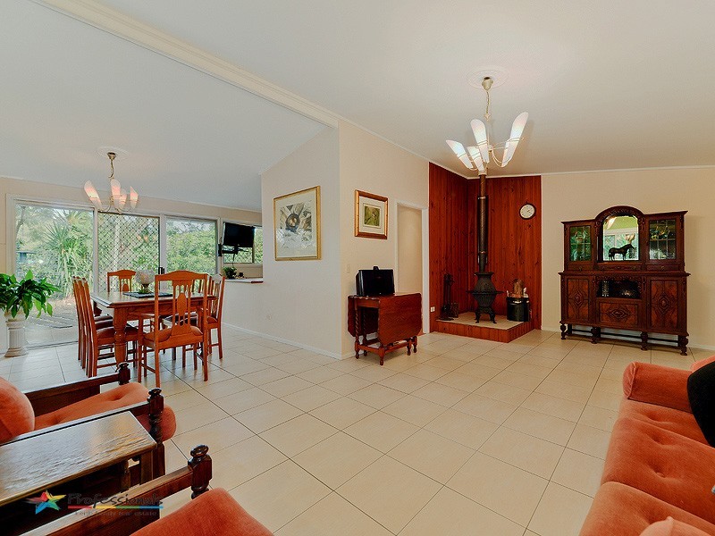 221 McLean Road South, Camp Mountain QLD 4520