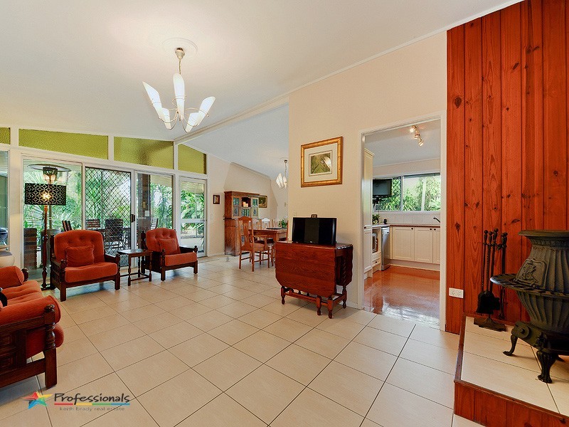 221 McLean Road South, Camp Mountain QLD 4520